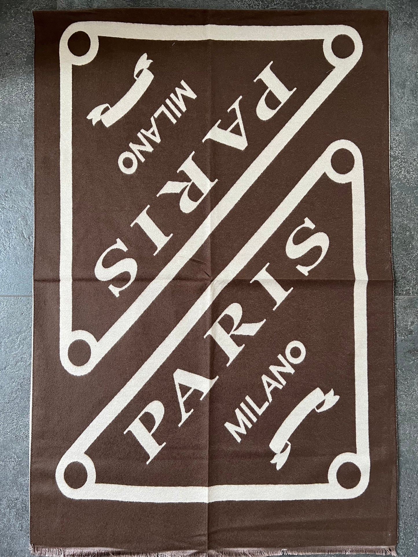 A :Paris Milano Schal