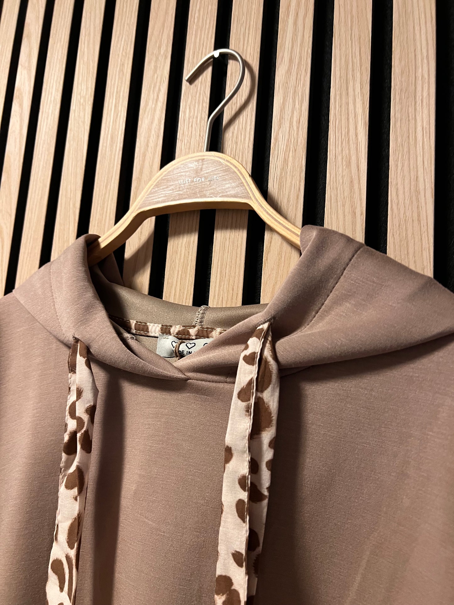 A : Hoodie „Leo“