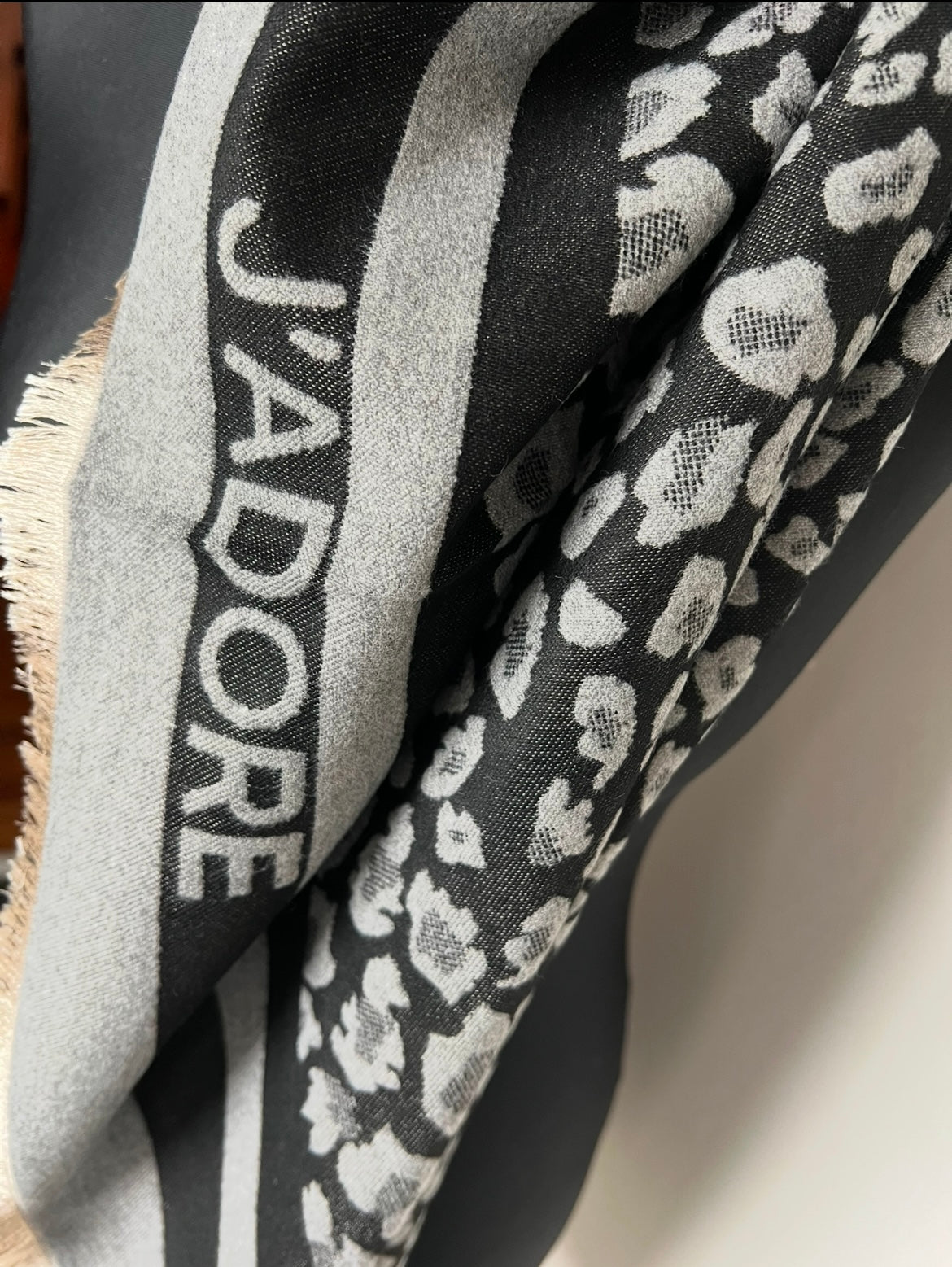 A:J‘adore Leo Schal 130cm x 130cm