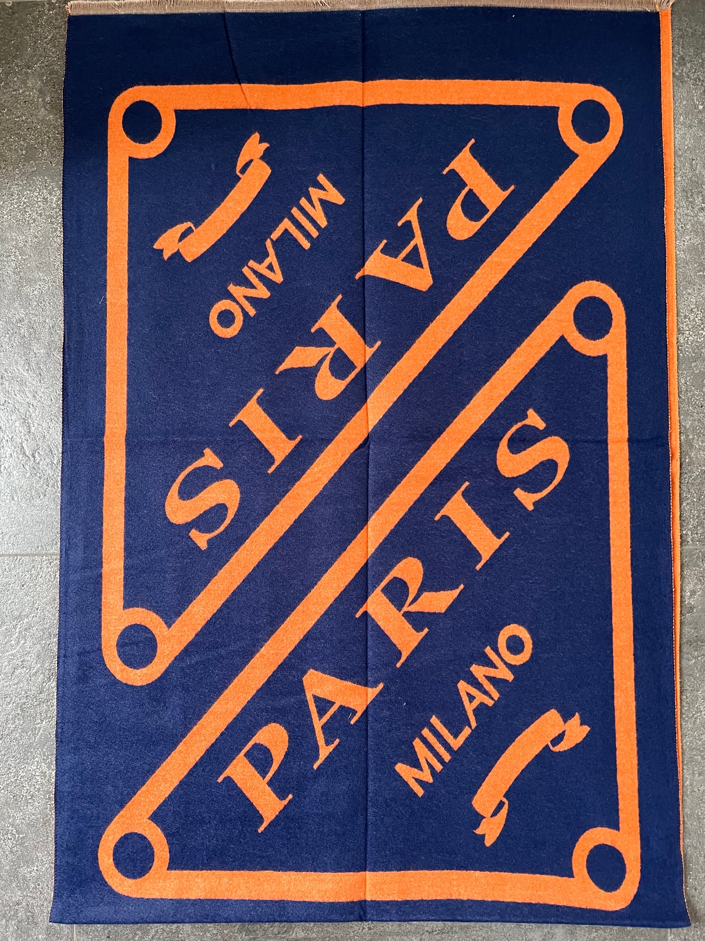 A :Paris Milano Schal