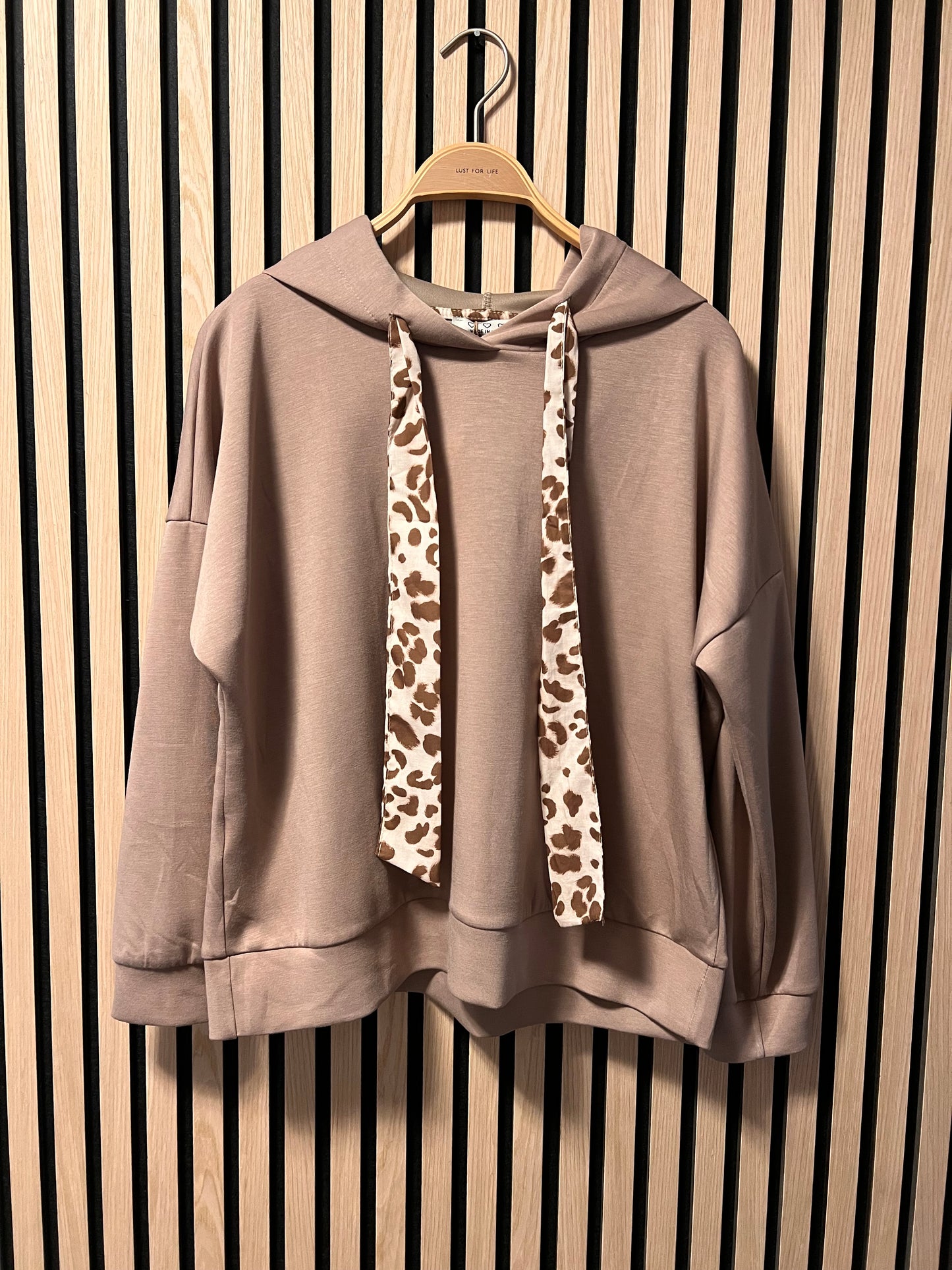 A : Hoodie „Leo“