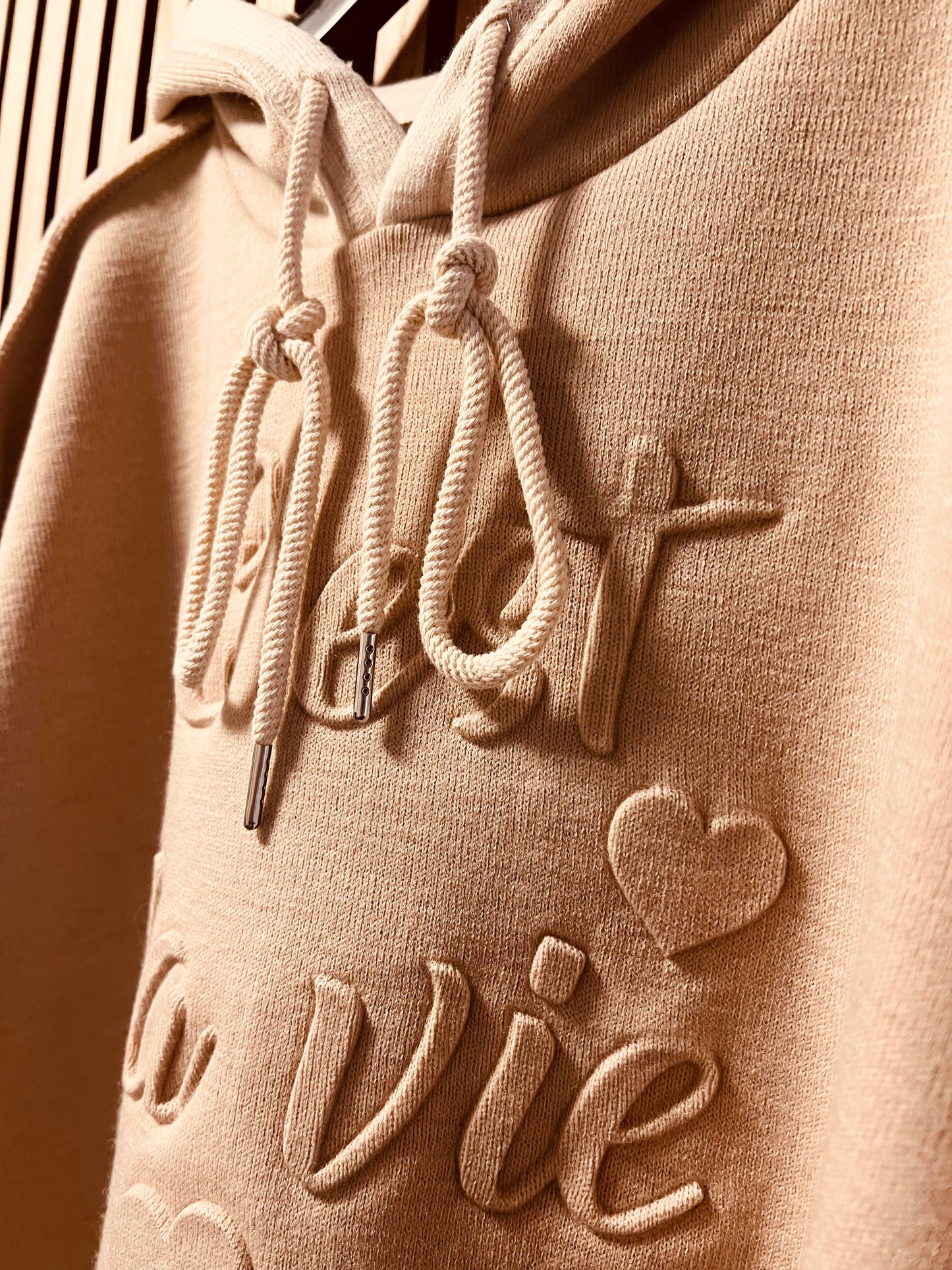 A : Oversized Hoodie „C‘est la Vie“