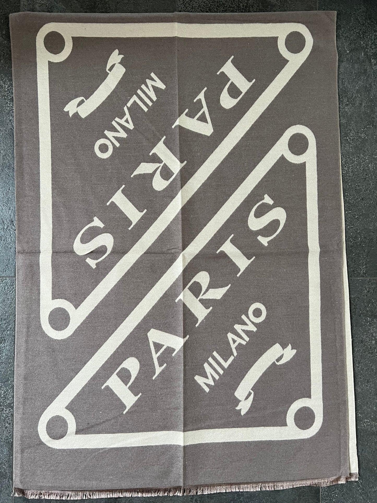 A :Paris Milano Schal