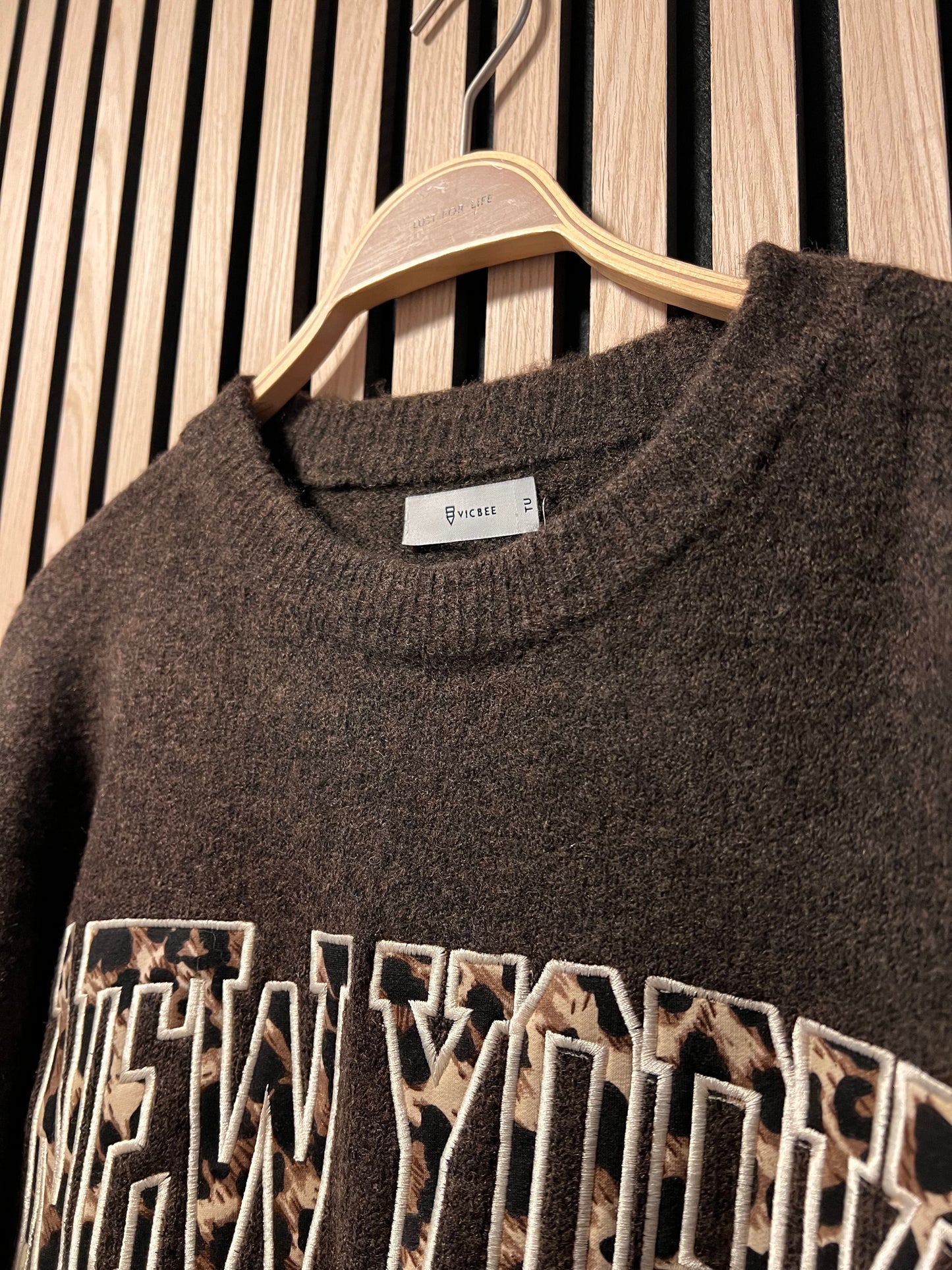 A : Strickpulli „New York Leo“