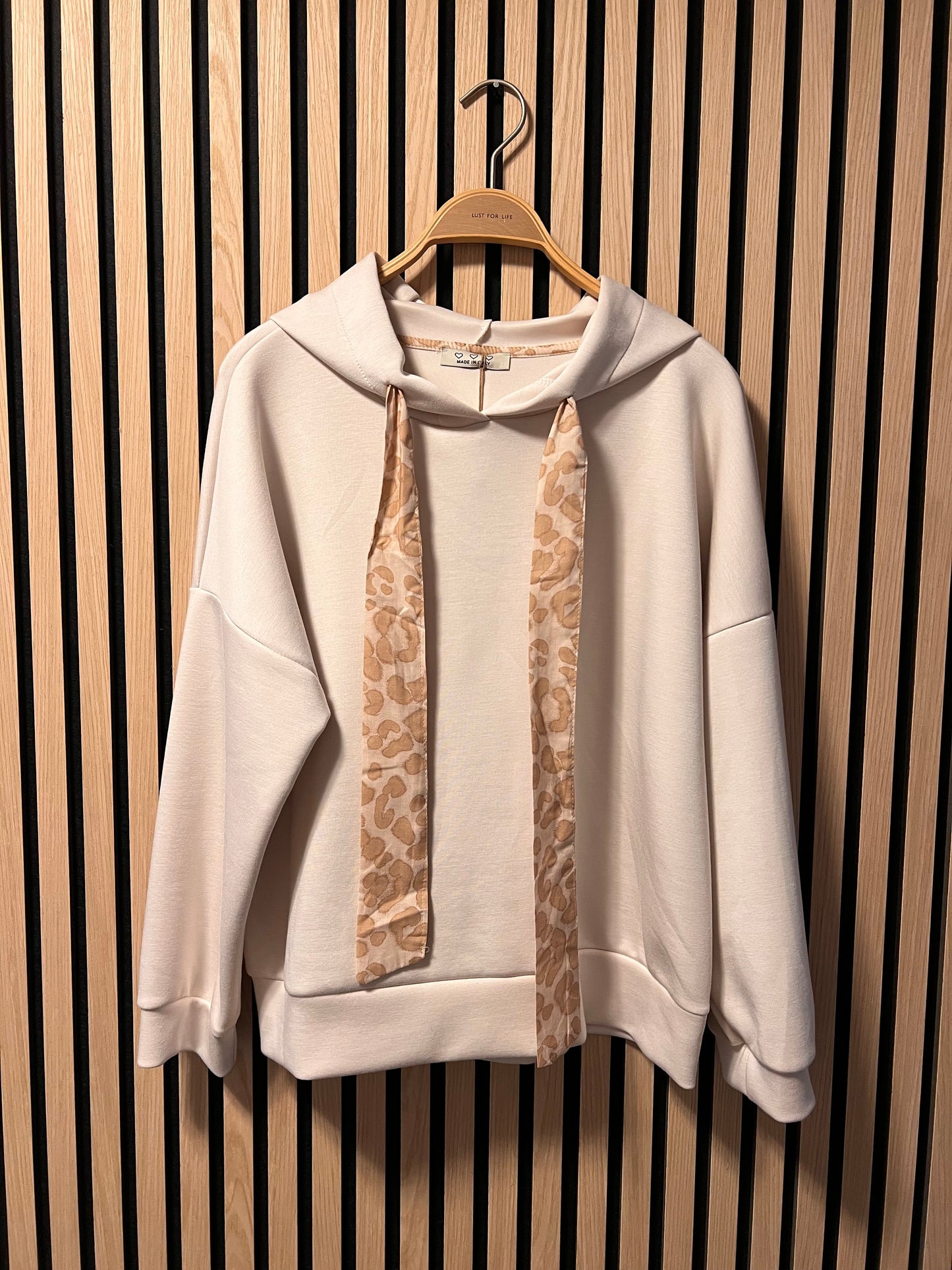 A : Hoodie „Leo“