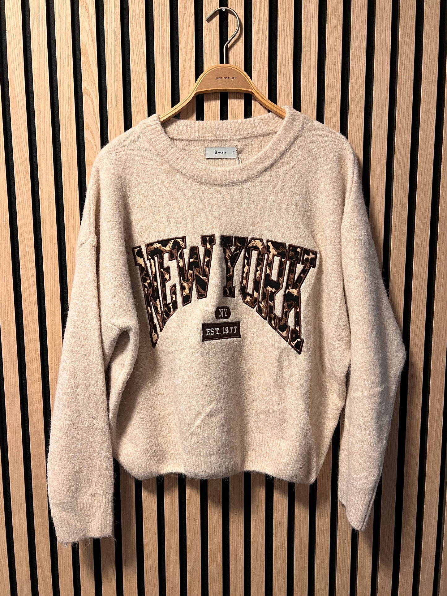 A : Strickpulli „New York Leo“