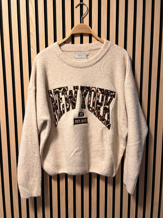 A : Strickpulli „New York Leo“