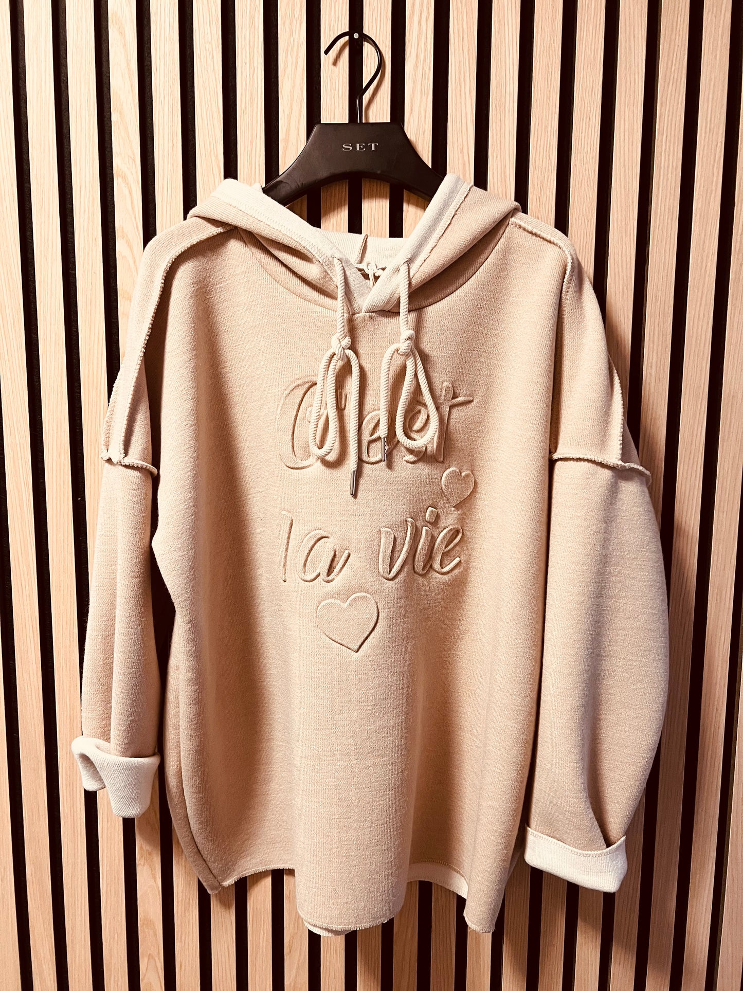 A : Oversized Hoodie „C‘est la Vie“