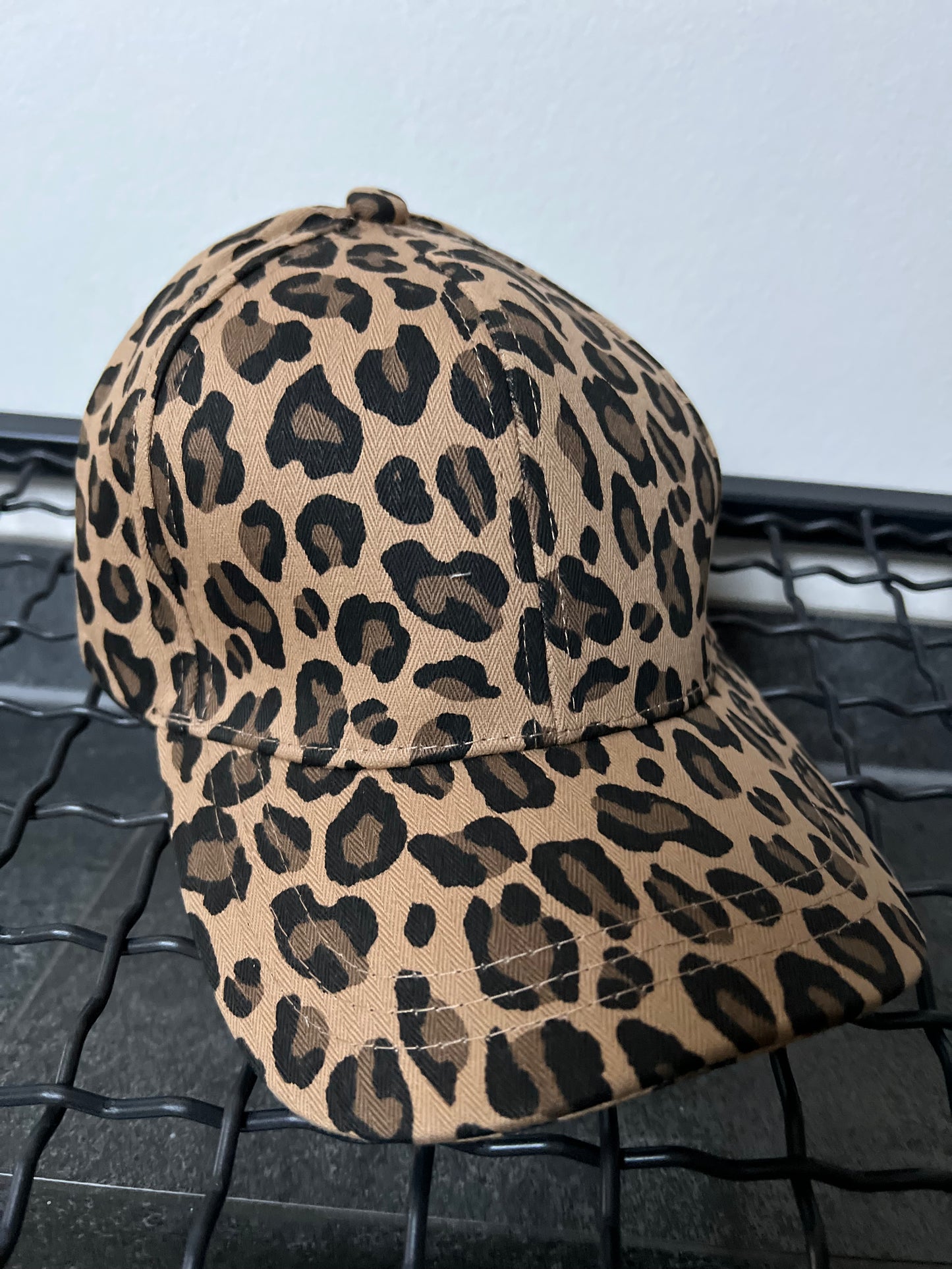 Leo Cap
