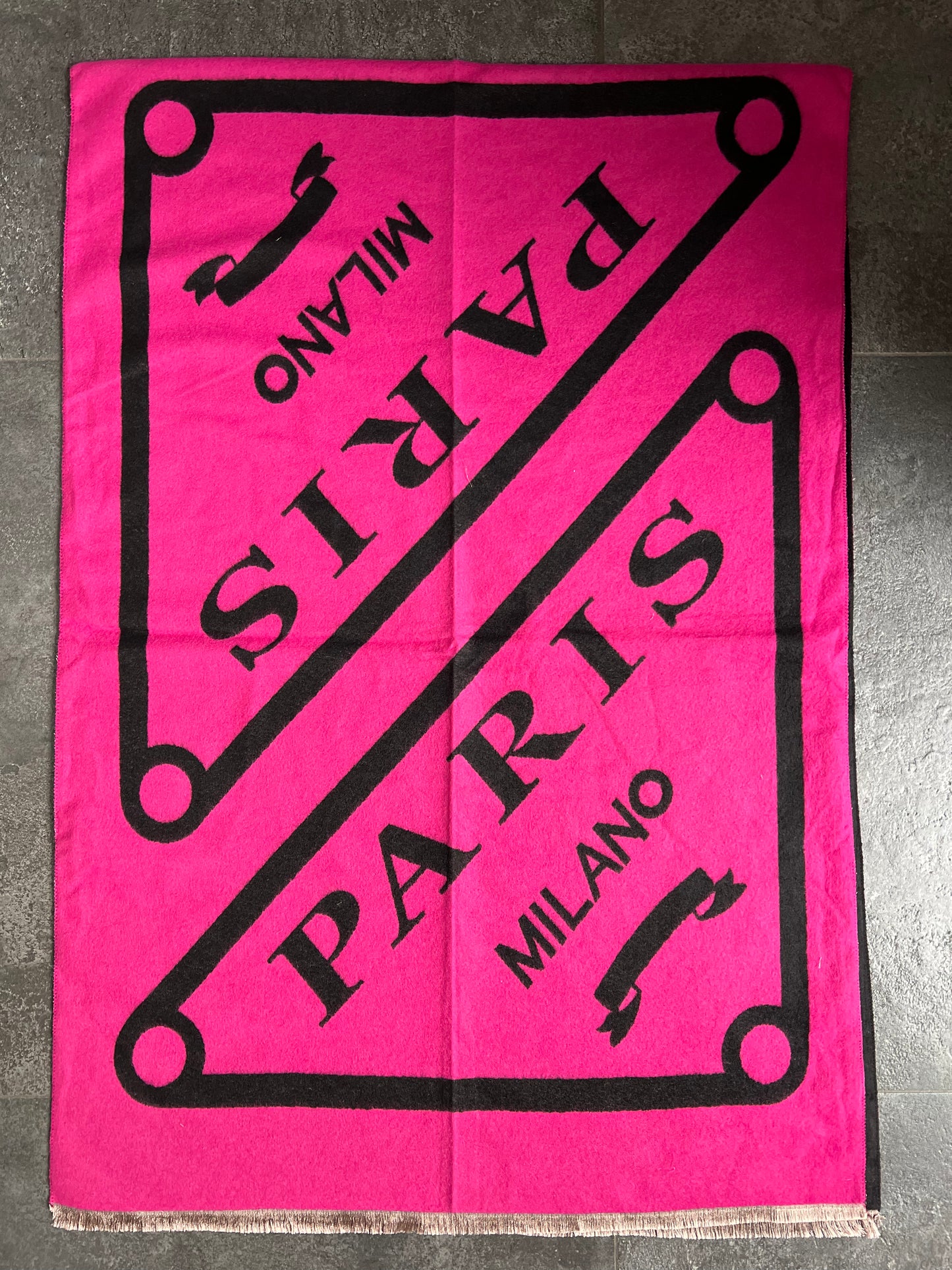 A :Paris Milano Schal